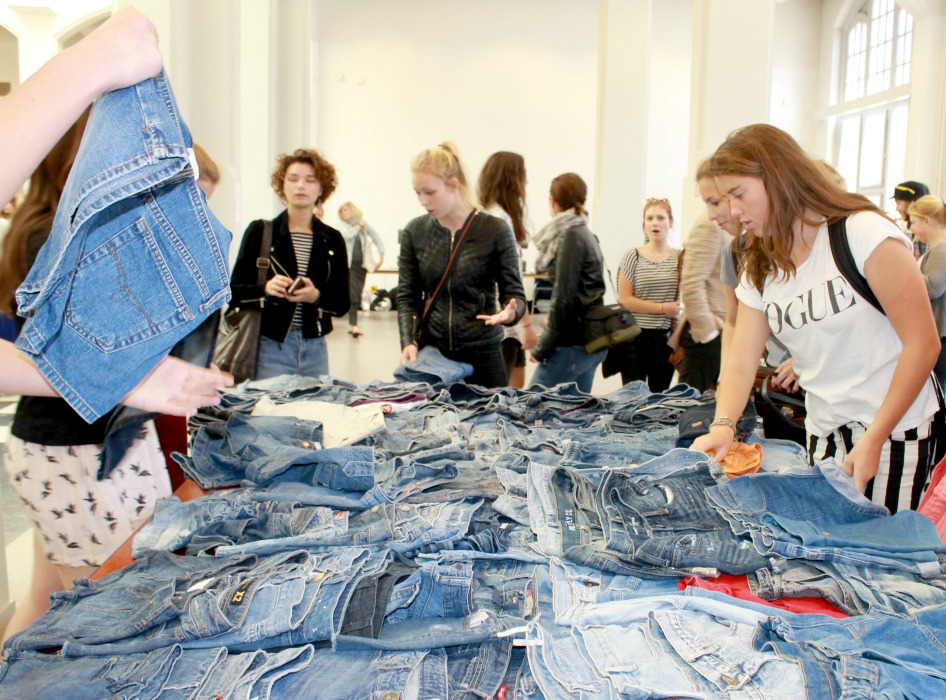 event vintage per kilo hosted jeans