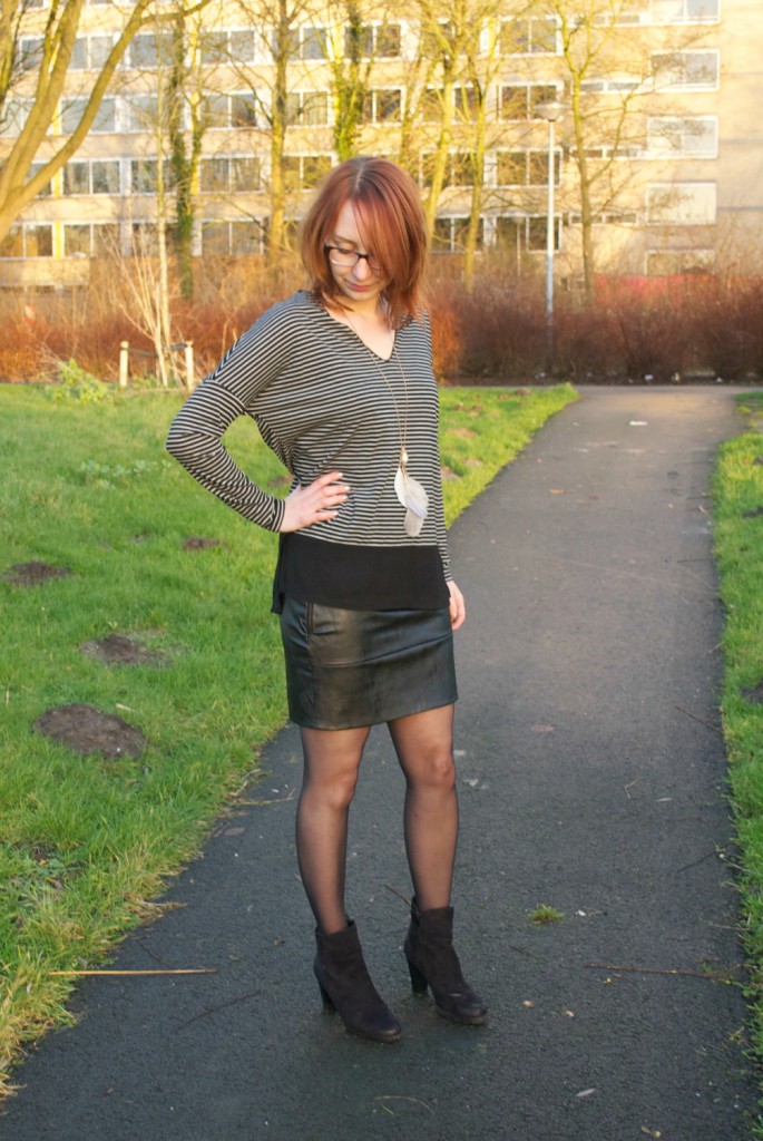outfit casual with leather