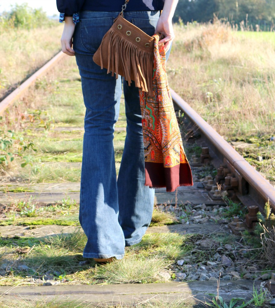 vintage sjaal - boho look - hippie outfit - flared jeans - vintageandbeauty.com